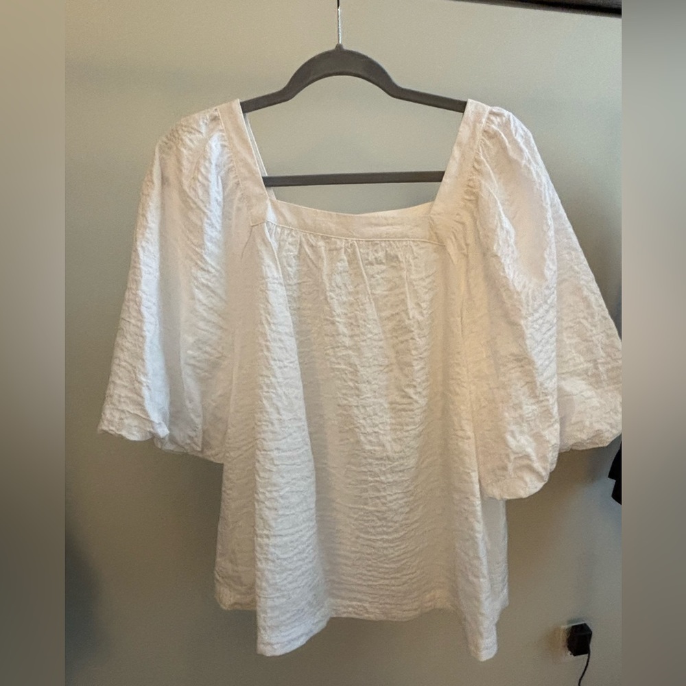 A new day poof sleeve top, like new